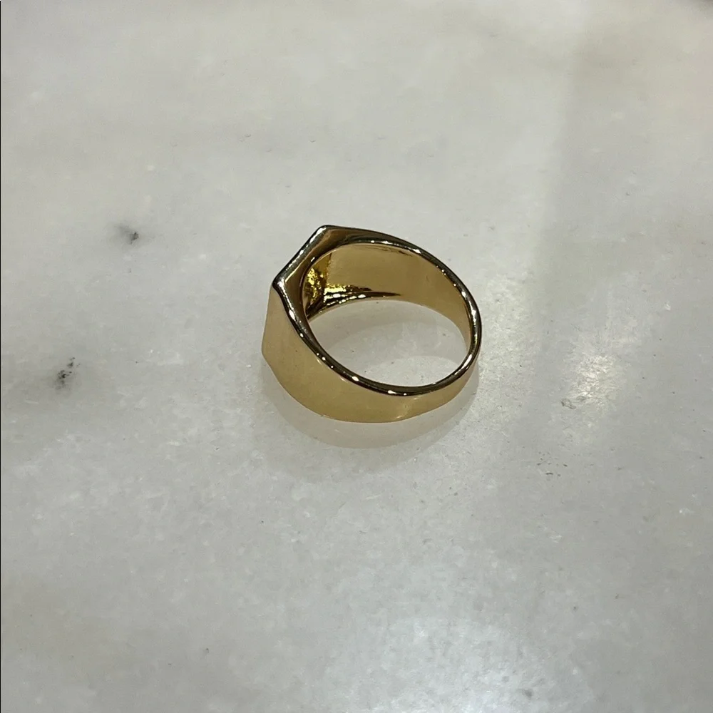 Elegant Gold and Black Women's Ring